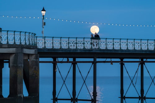 Wales Travel Photography Penarth Pier moon rising during supermoon moon rise Penarth Cardiff Wales